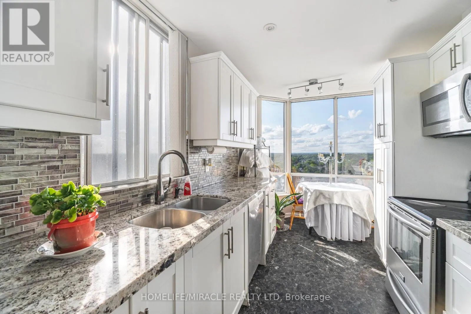 1705 - 26 HANOVER ROAD