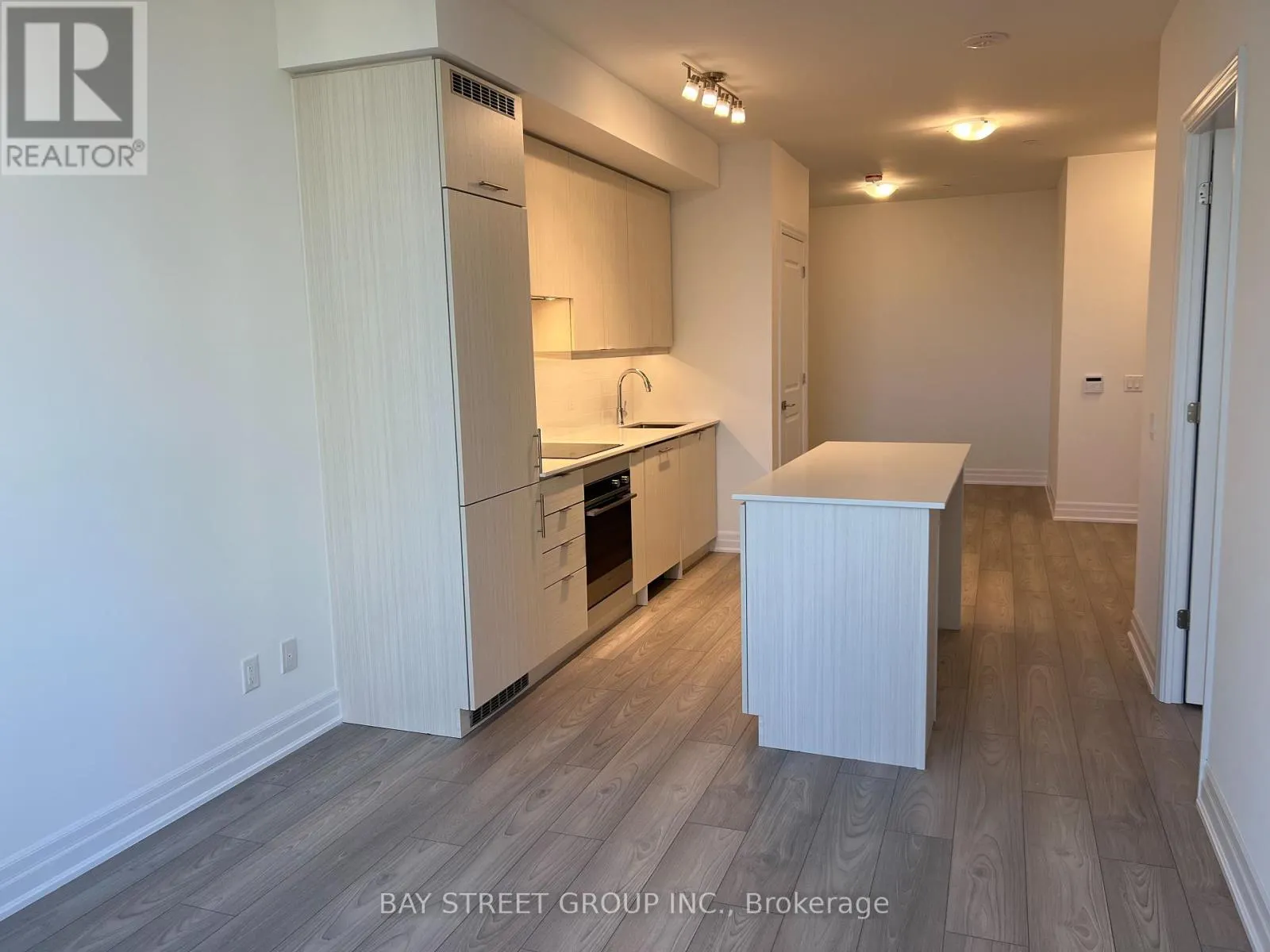 2205 - 36 ELM DRIVE W