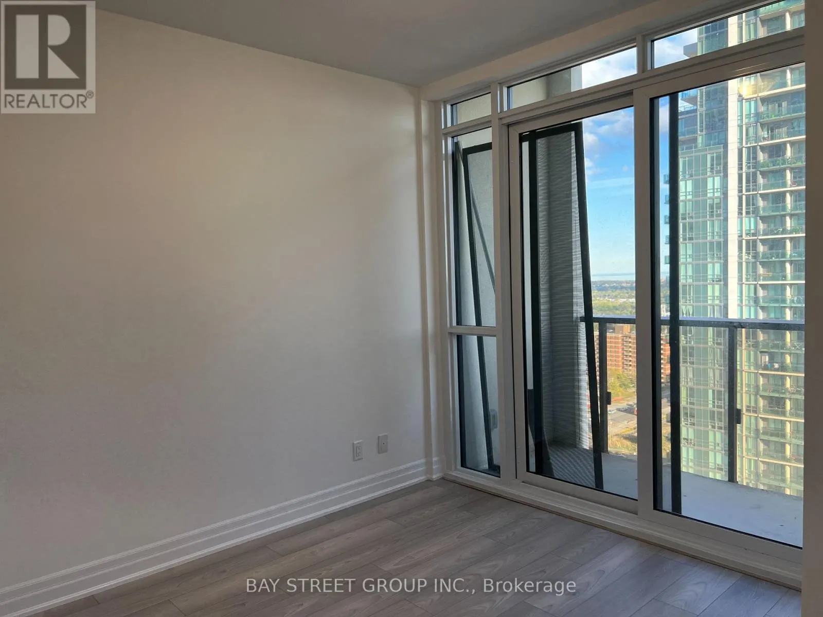 2205 - 36 ELM DRIVE W