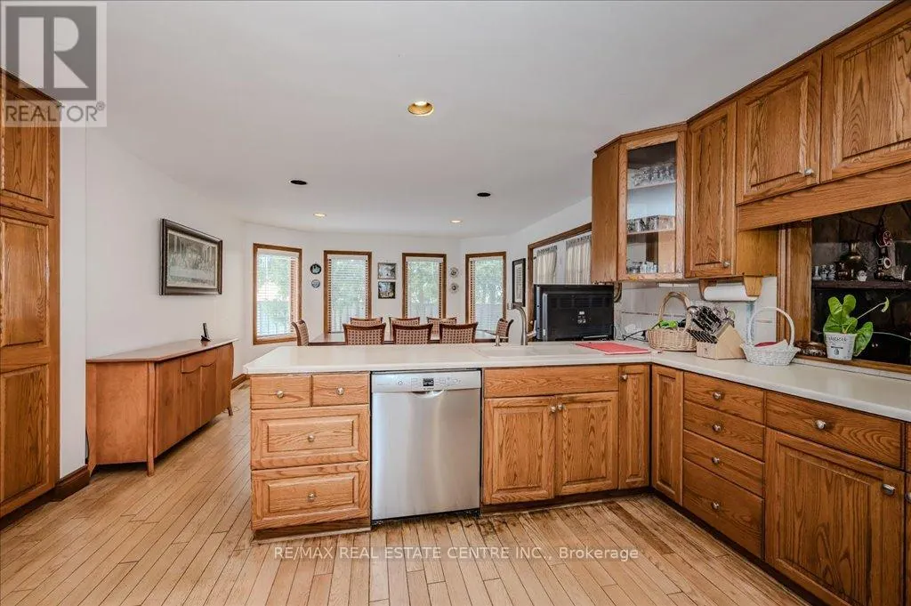2260 ONEIDA CRESCENT