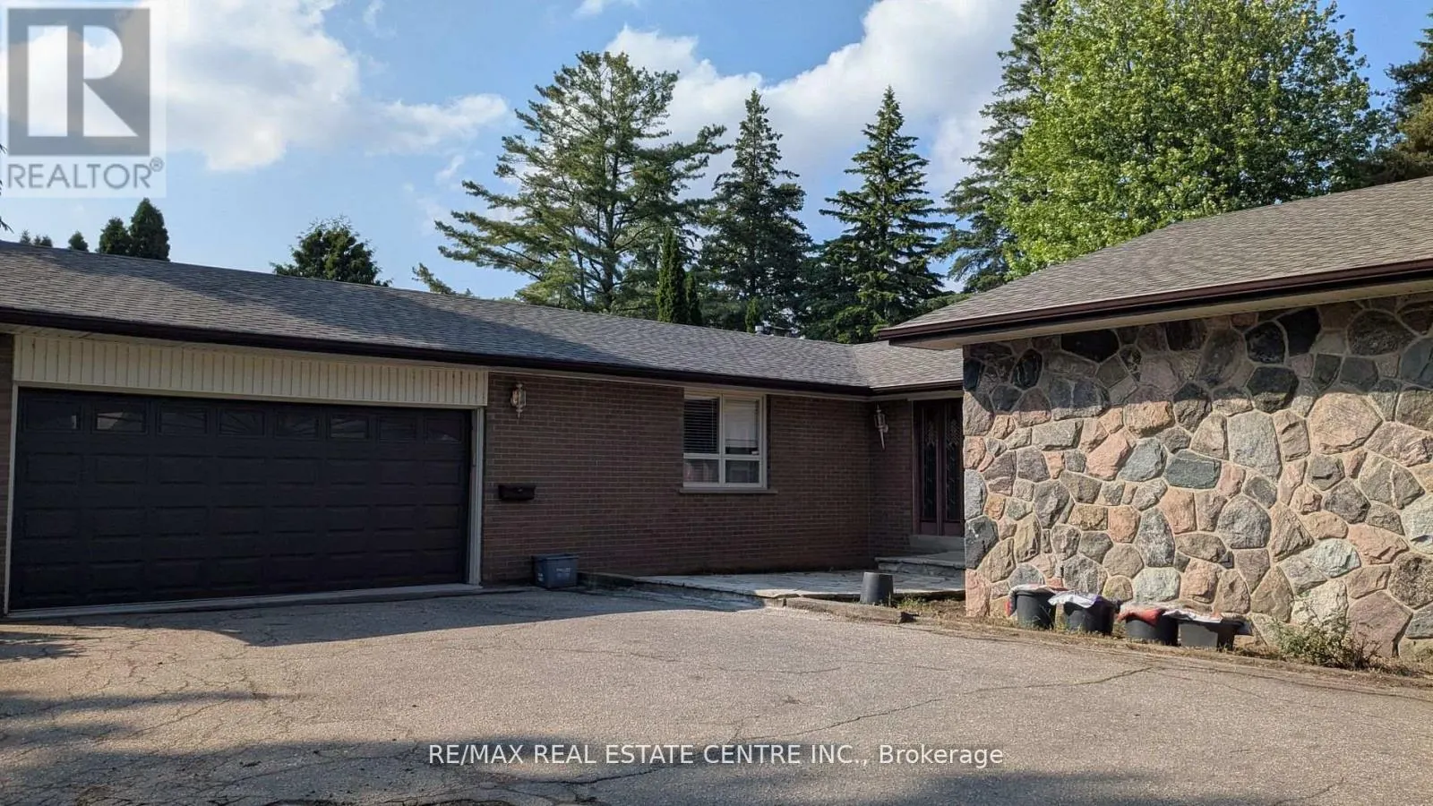 2260 ONEIDA CRESCENT