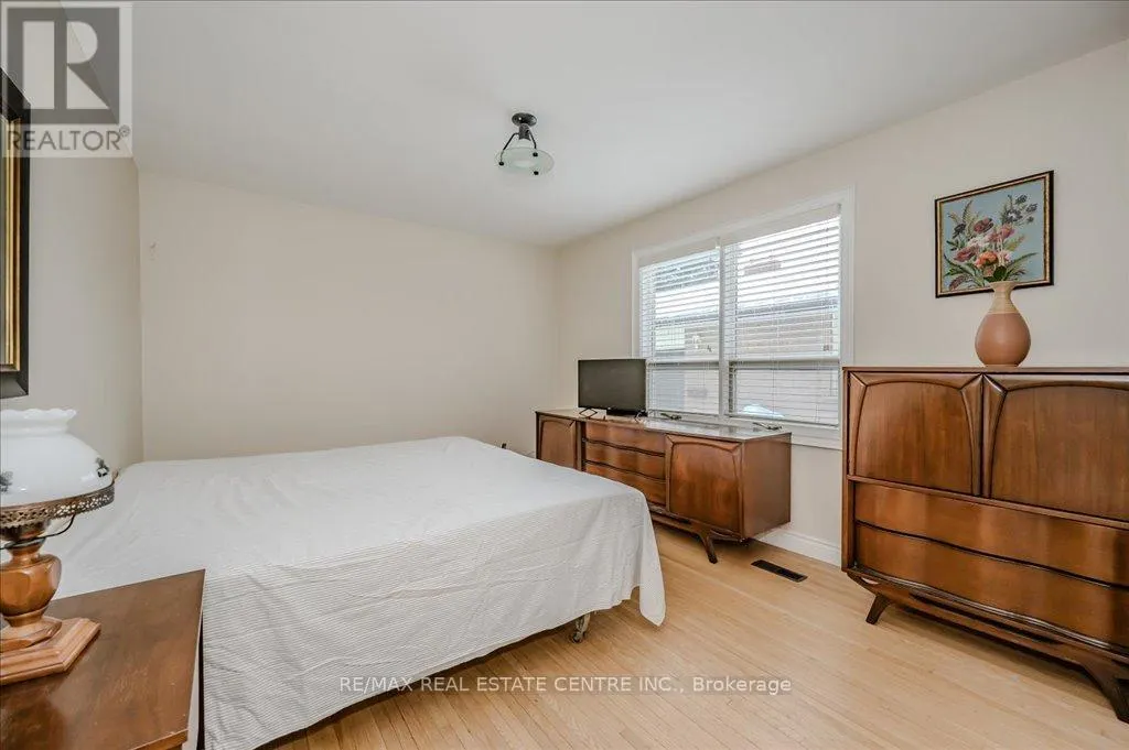 2260 ONEIDA CRESCENT