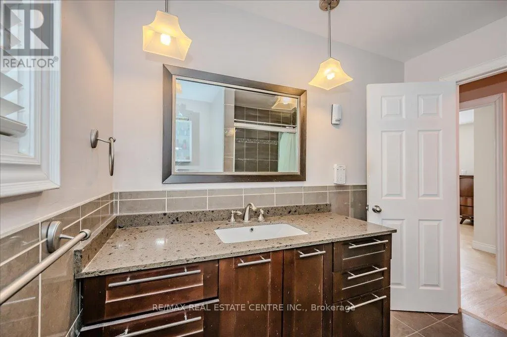2260 ONEIDA CRESCENT