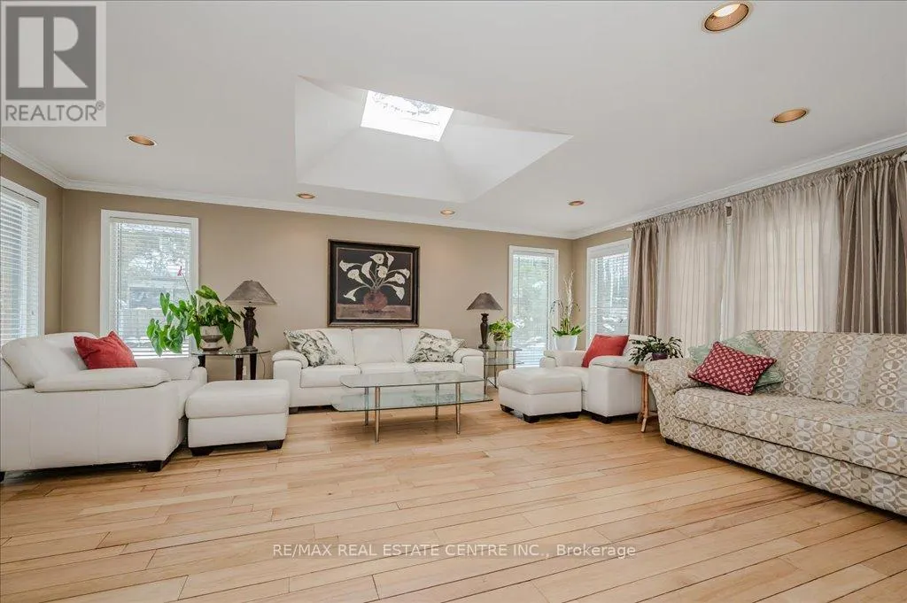 2260 ONEIDA CRESCENT