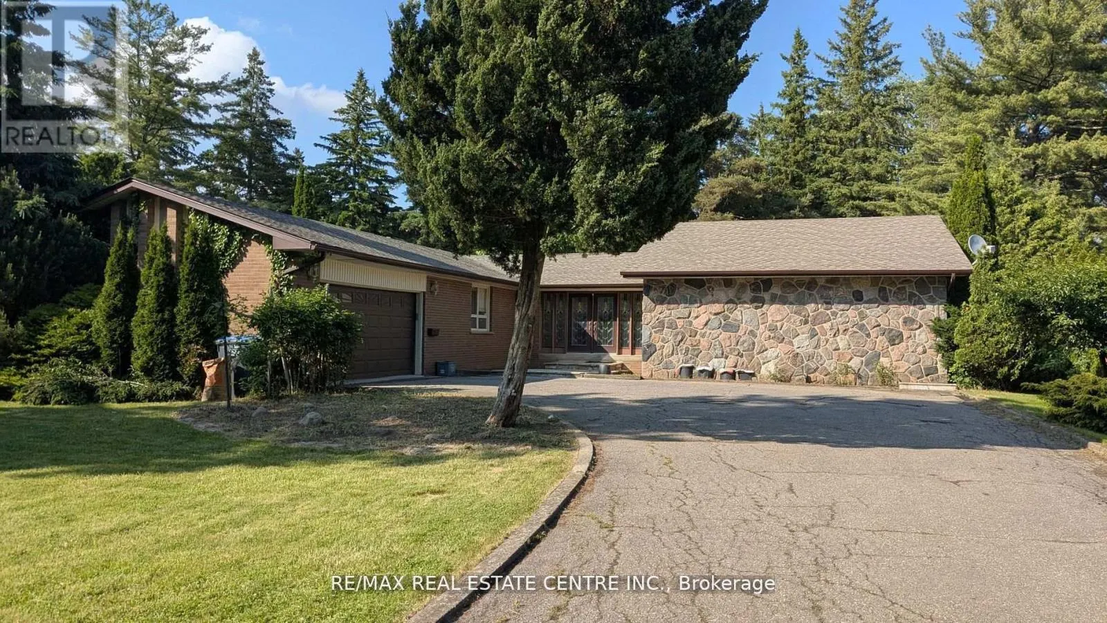 2260 ONEIDA CRESCENT