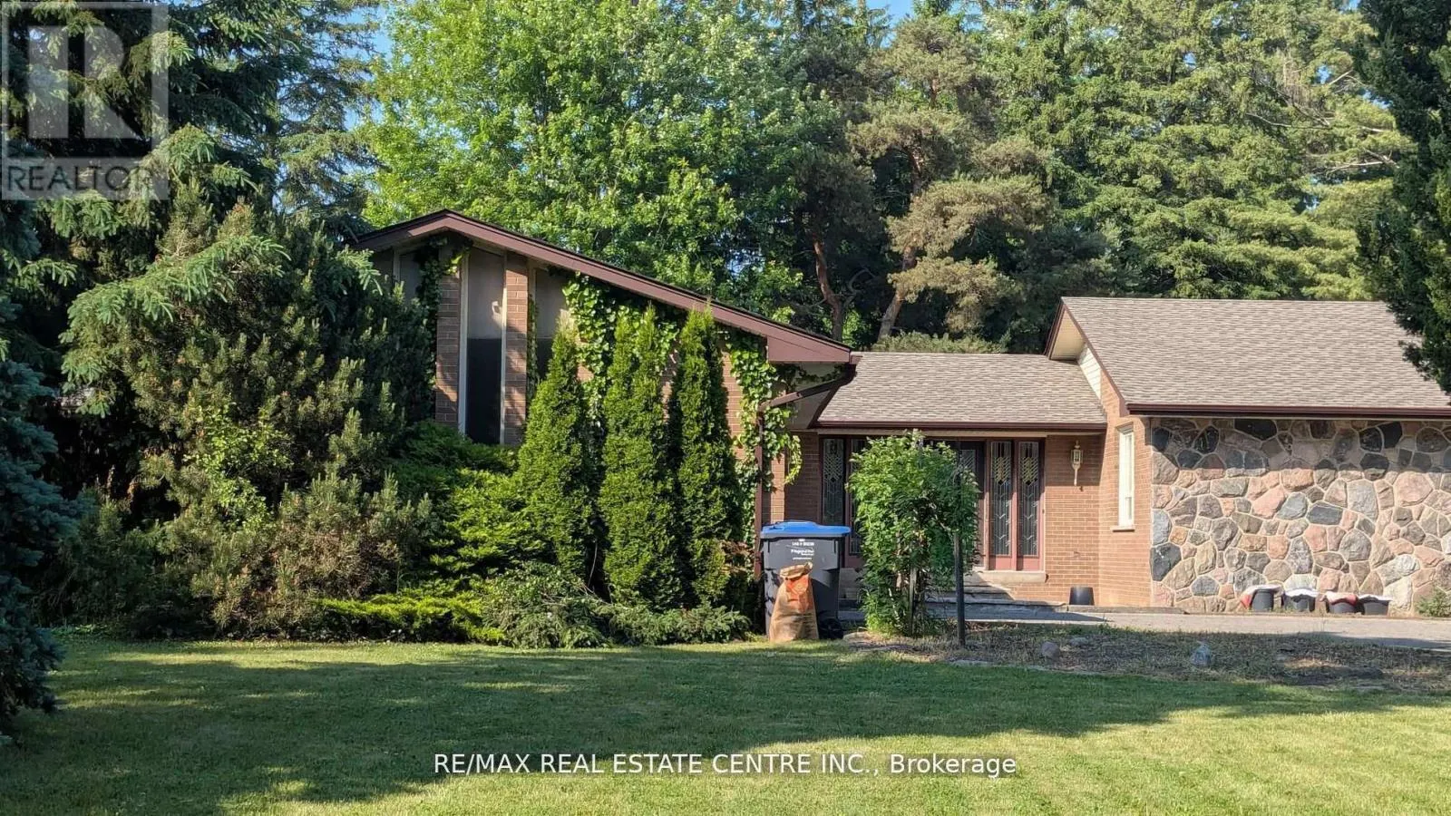 2260 ONEIDA CRESCENT