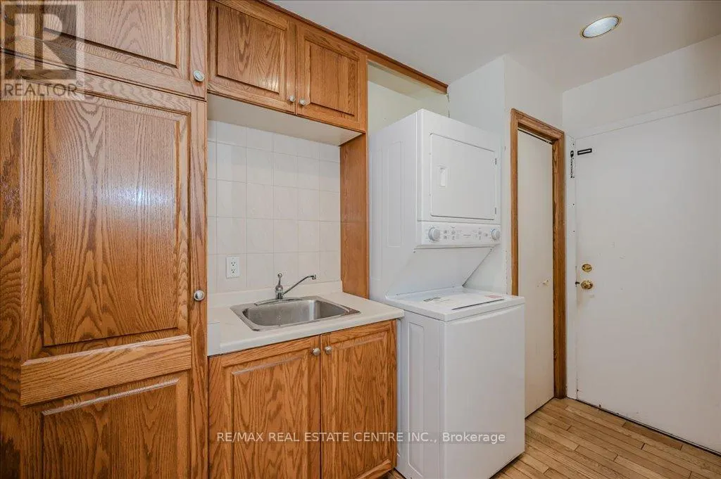 2260 ONEIDA CRESCENT
