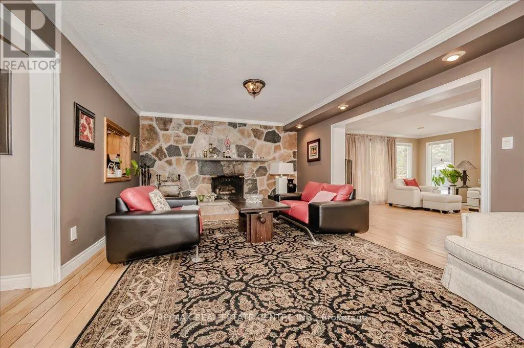 2260 ONEIDA CRESCENT