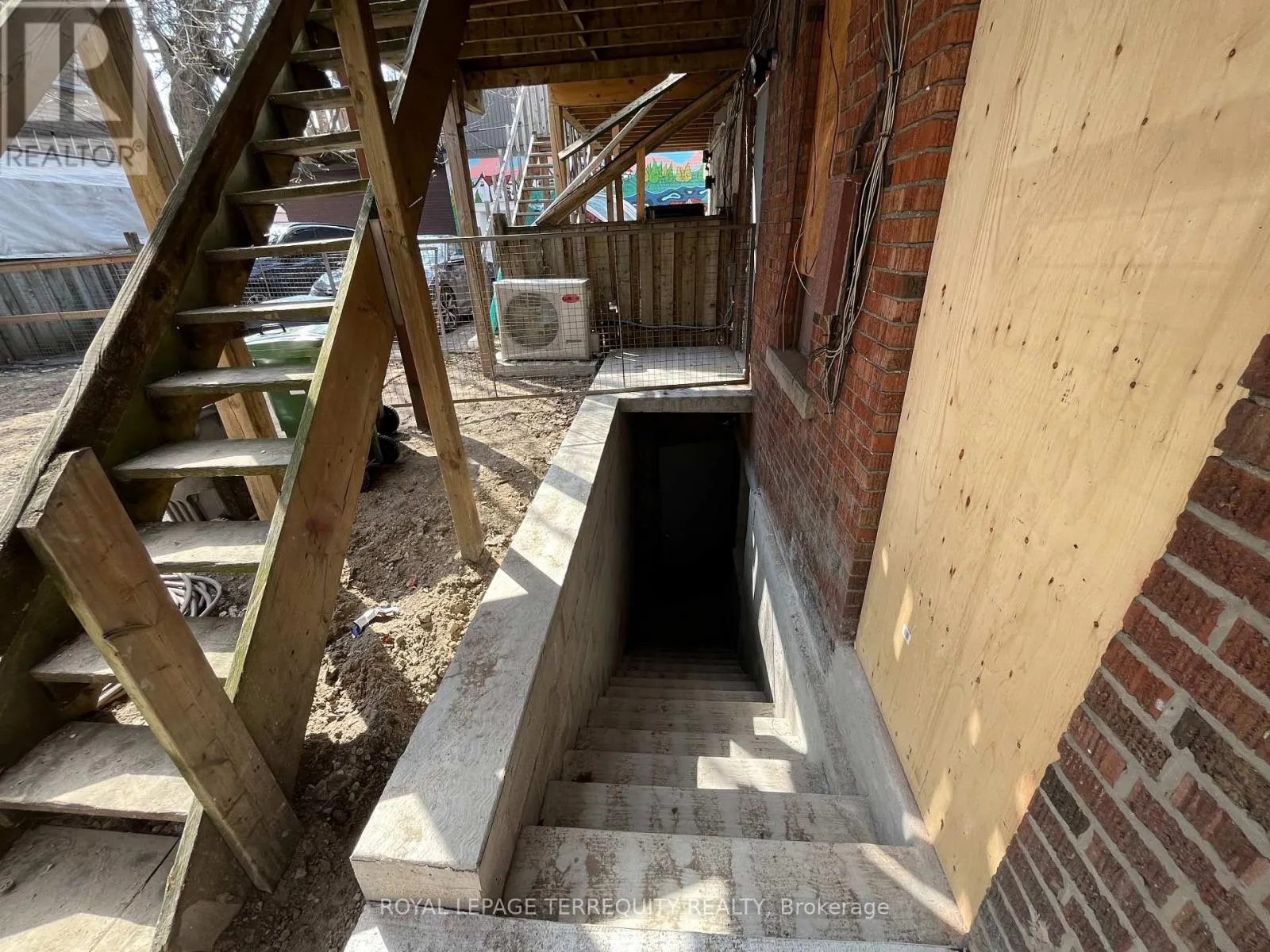B - 389 JANE STREET