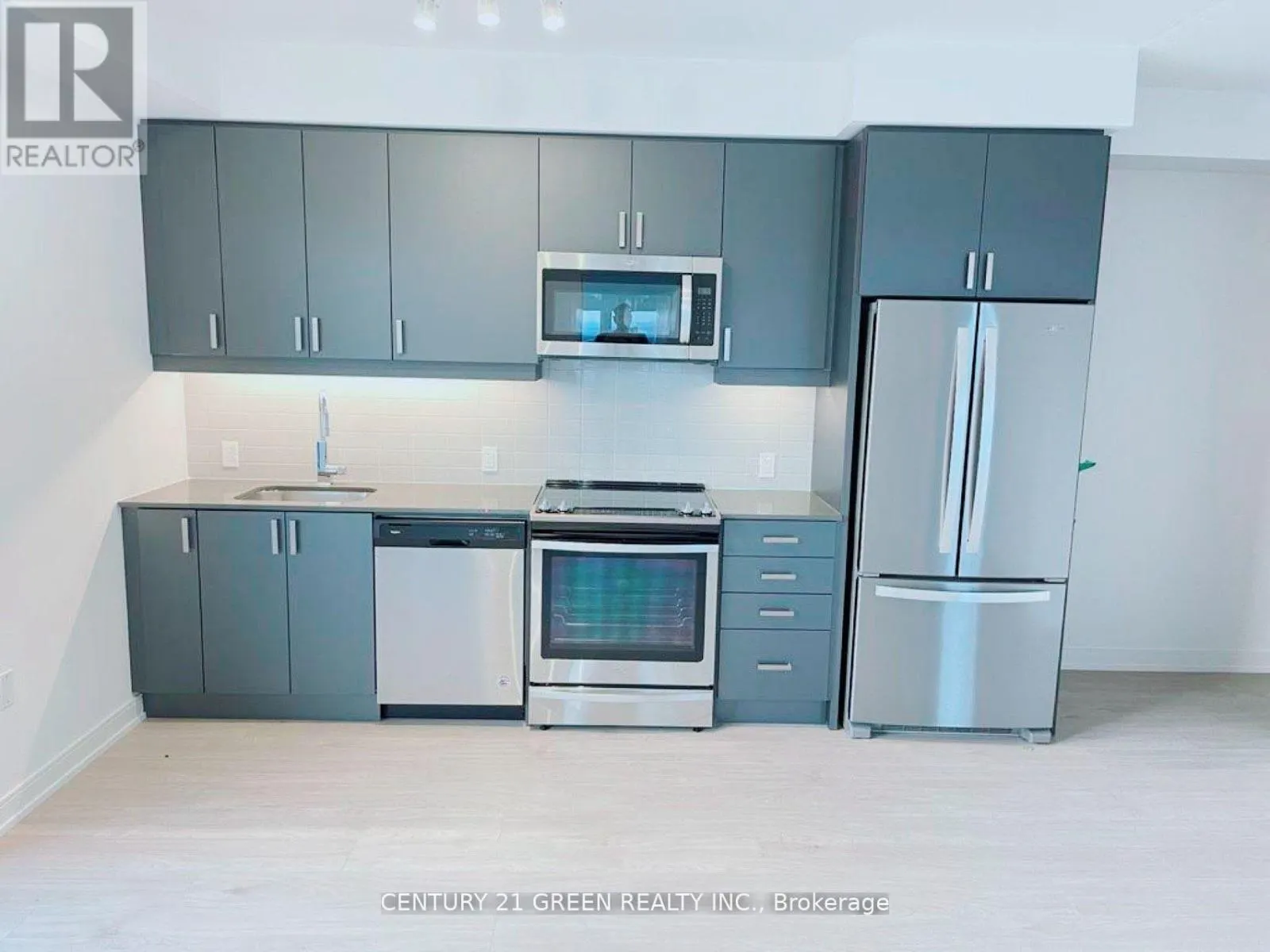 3006 - 8 NAHANI WAY