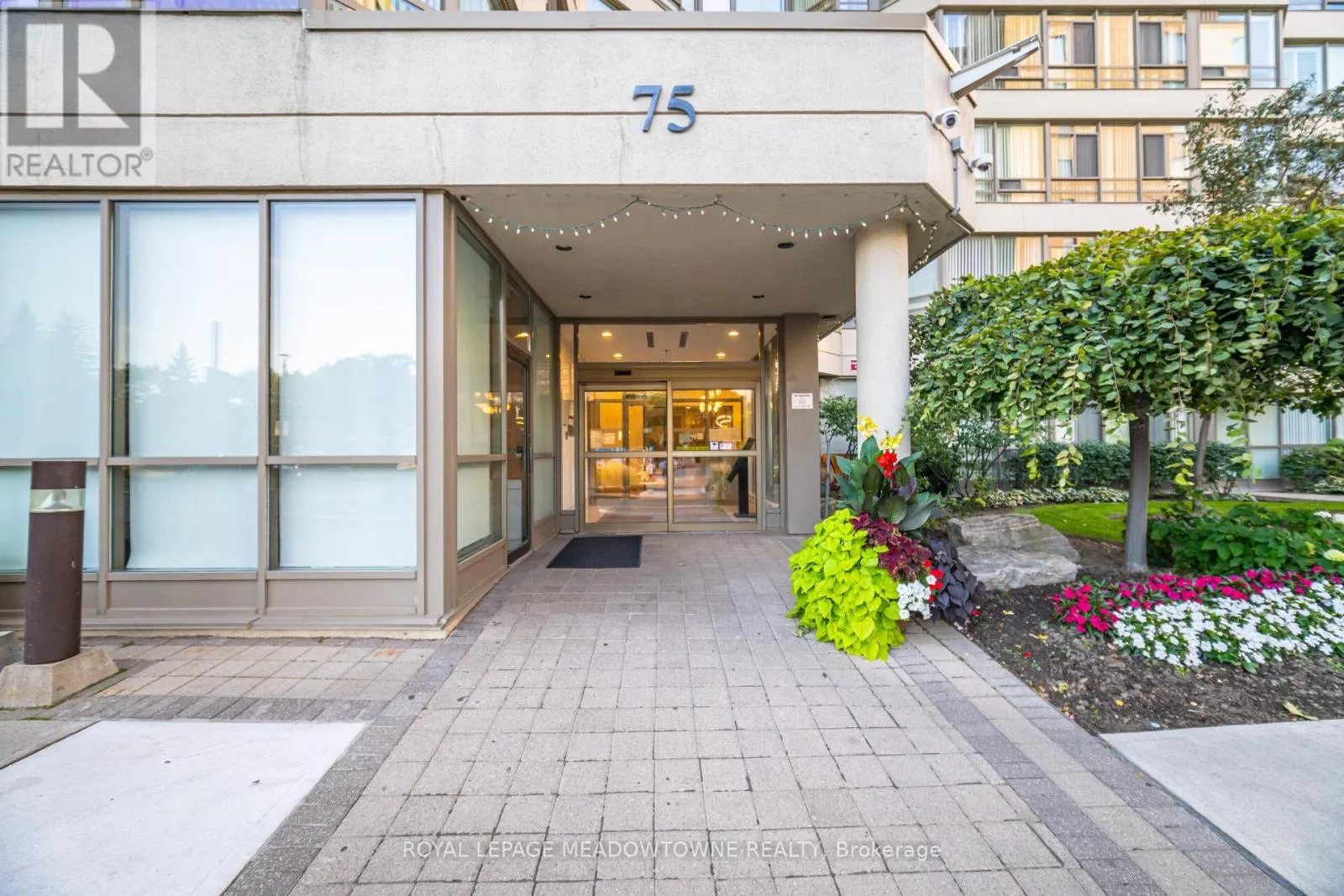 406 - 75 KING STREET E