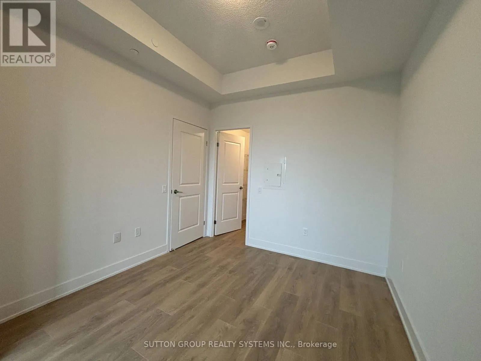 903 - 204 BURNHAMTHORPE ROAD E