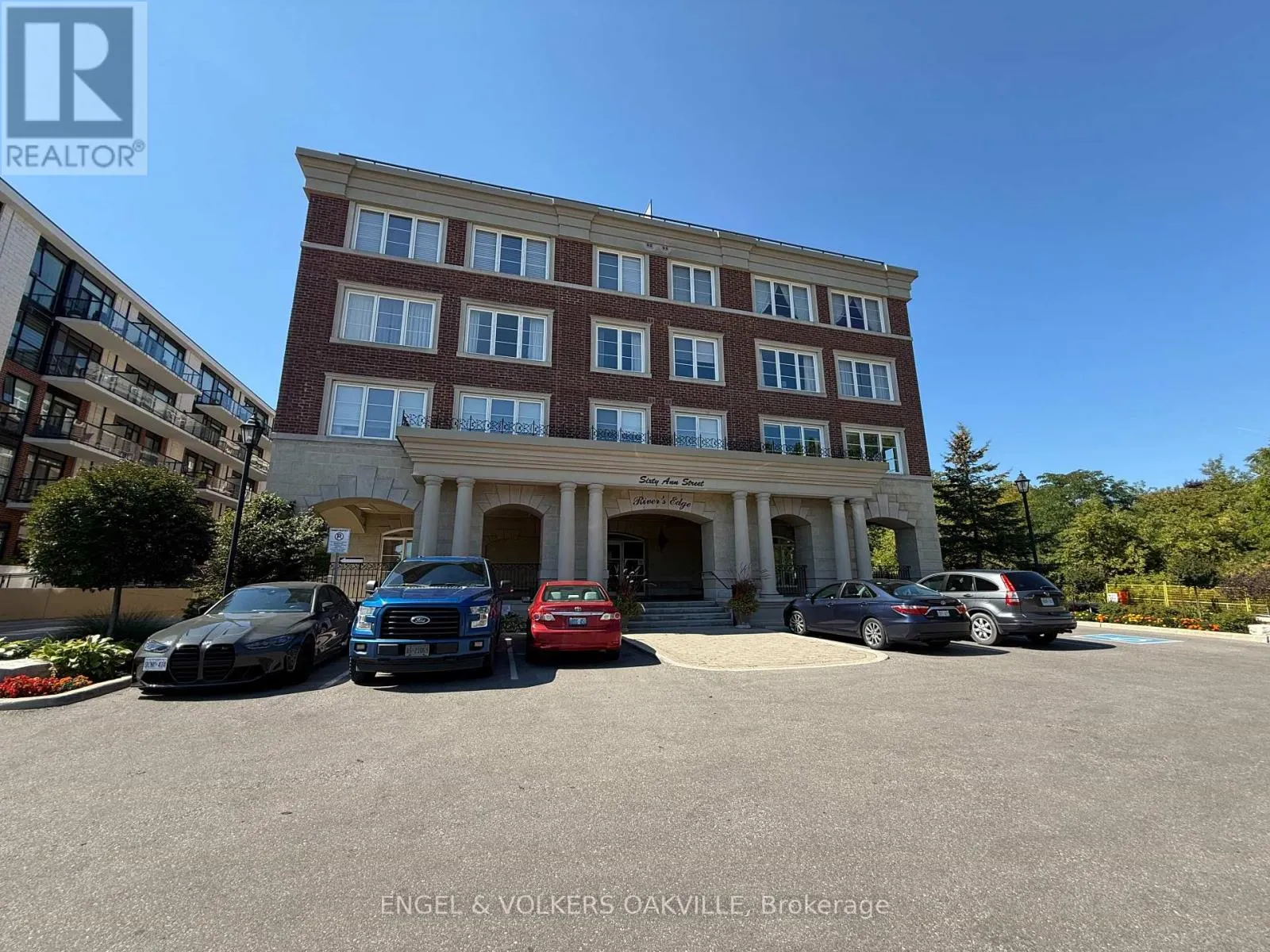 209 - 60 ANN STREET