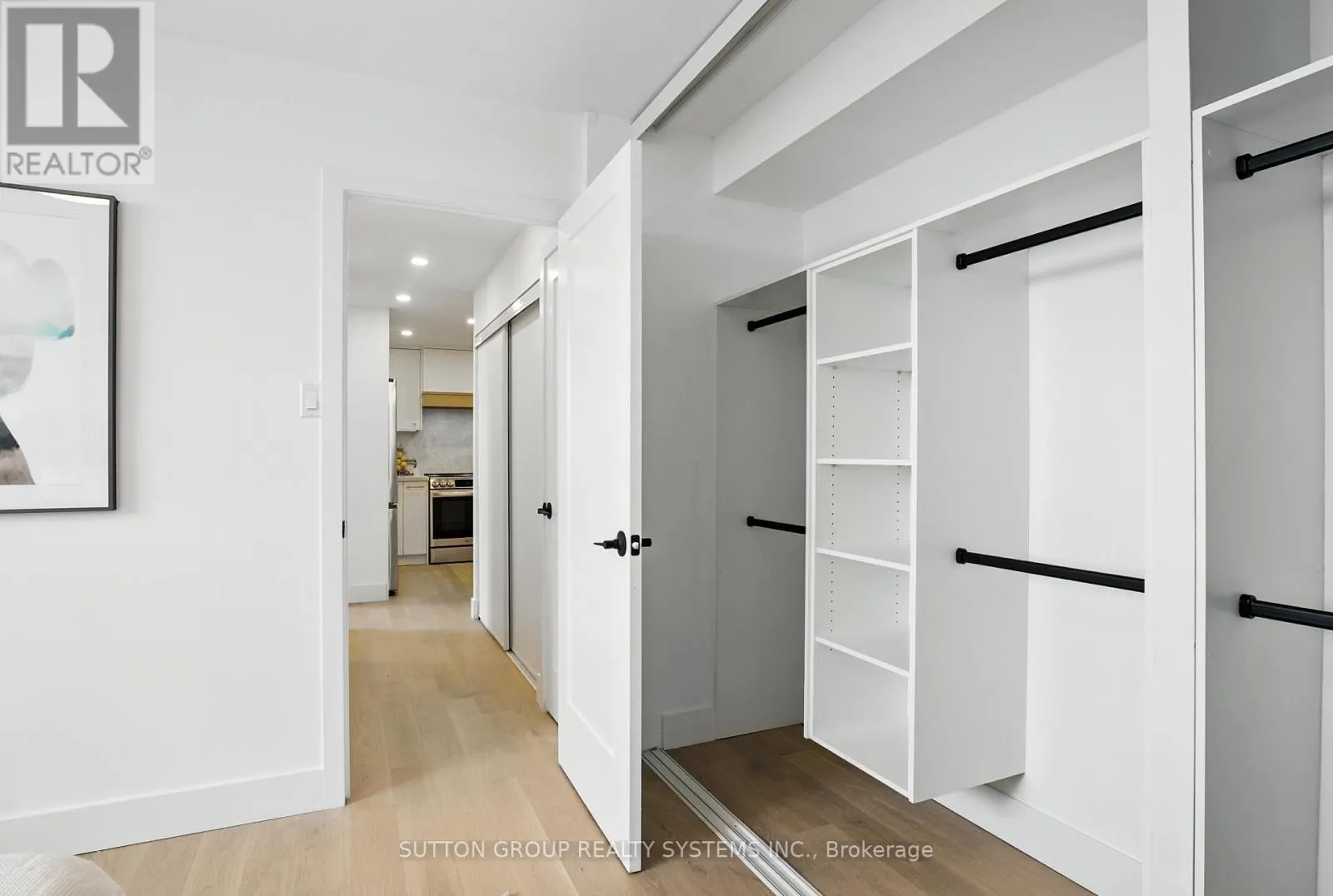 907 - 812 BURNHAMTHORPE ROAD
