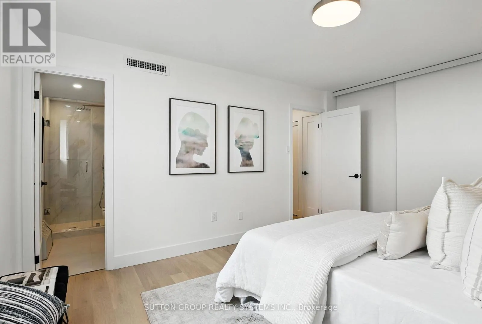 907 - 812 BURNHAMTHORPE ROAD