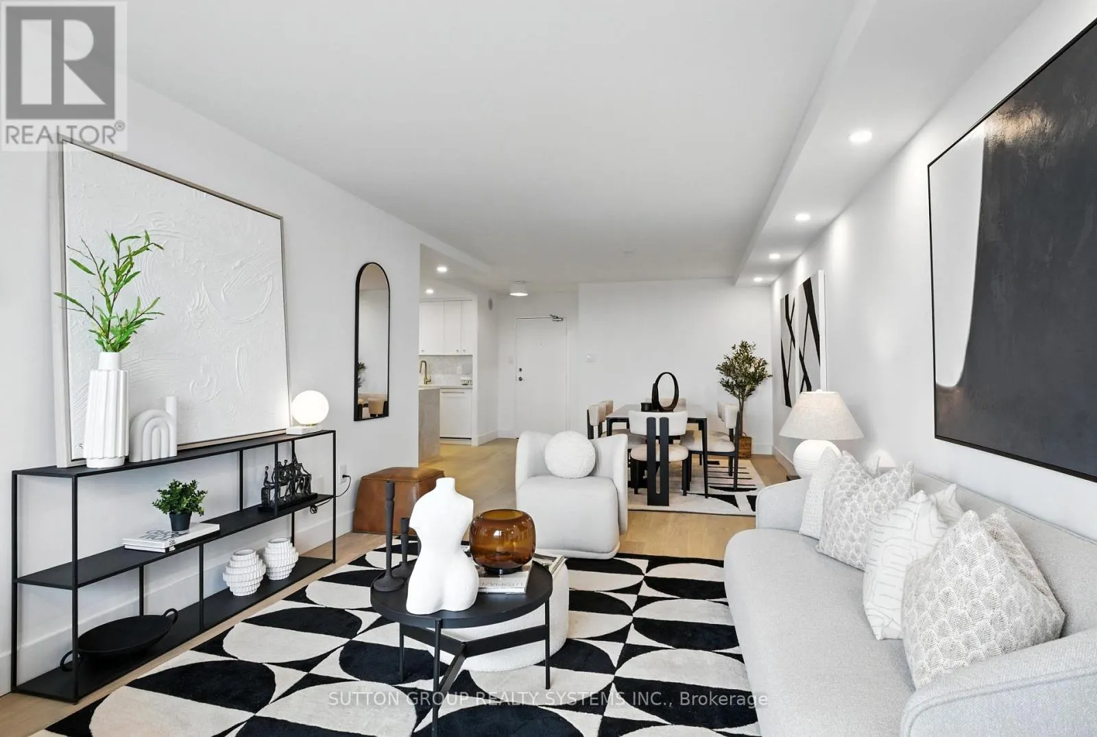 907 - 812 BURNHAMTHORPE ROAD