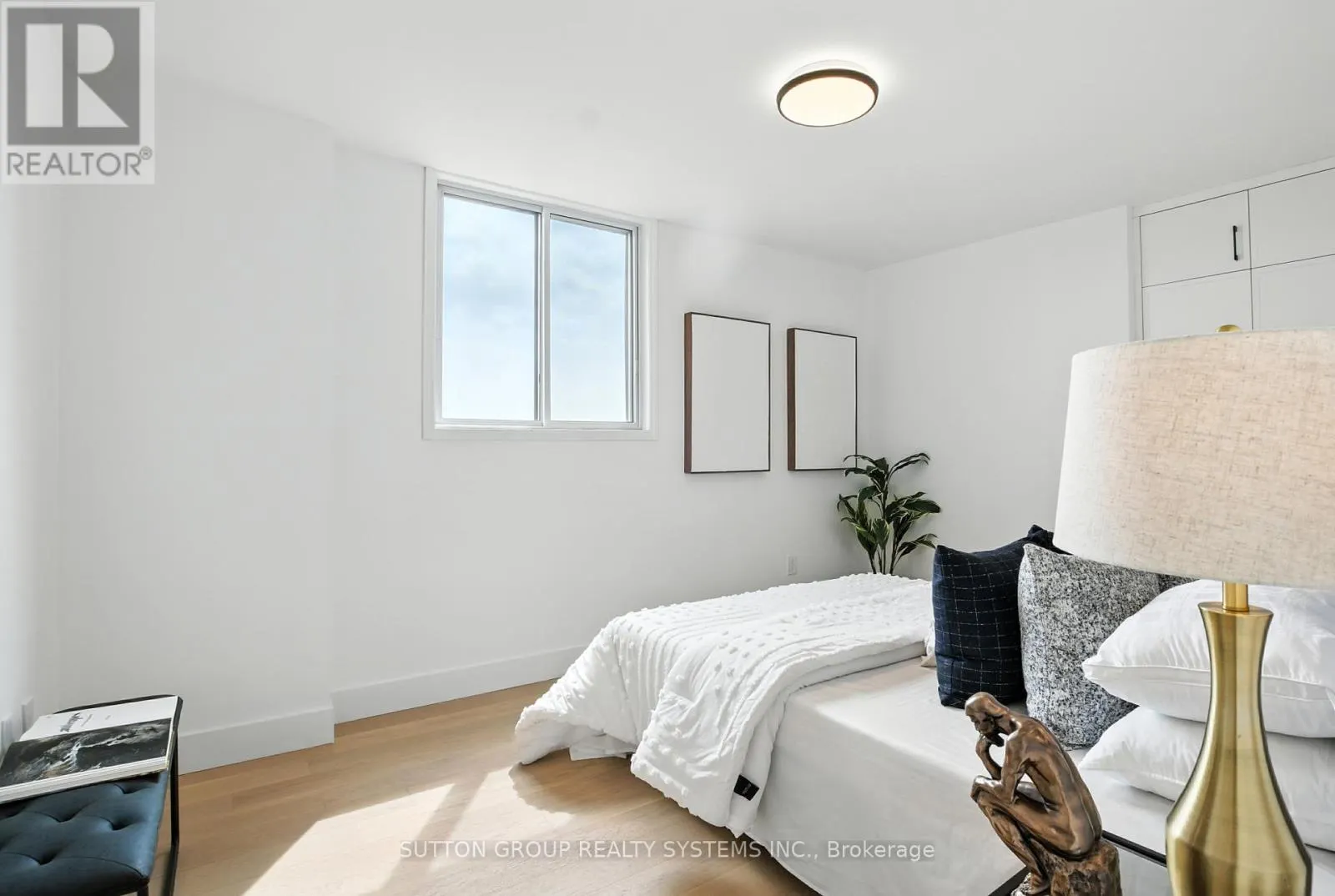 907 - 812 BURNHAMTHORPE ROAD