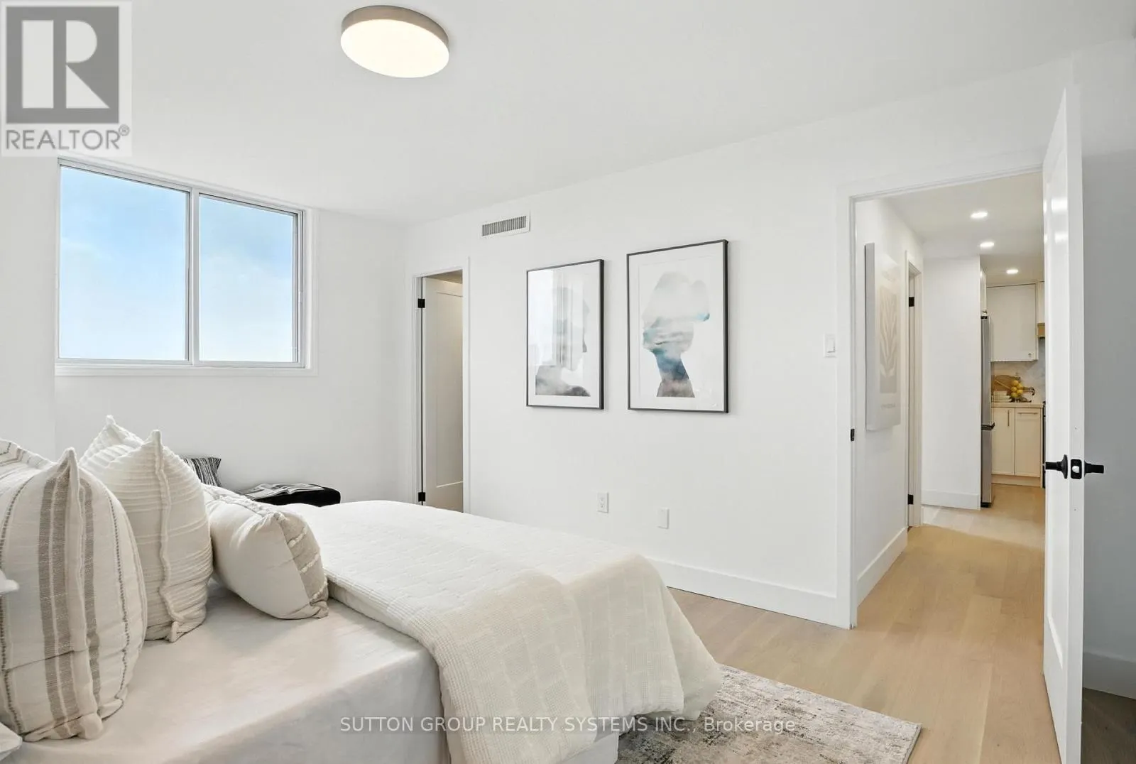 907 - 812 BURNHAMTHORPE ROAD