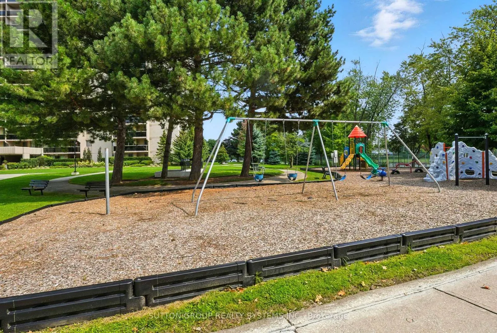 907 - 812 BURNHAMTHORPE ROAD