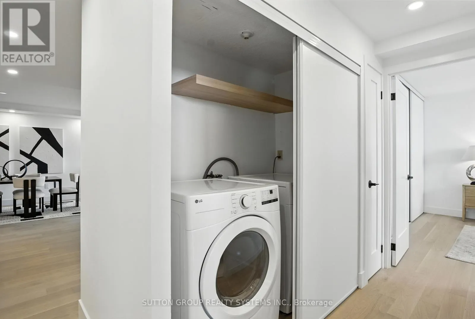 907 - 812 BURNHAMTHORPE ROAD