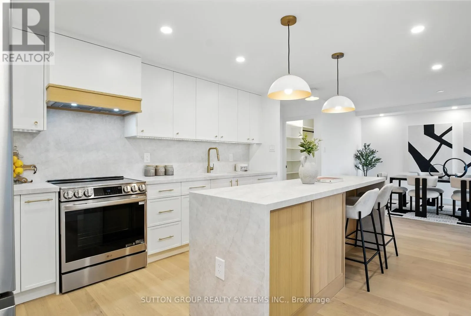 907 - 812 BURNHAMTHORPE ROAD