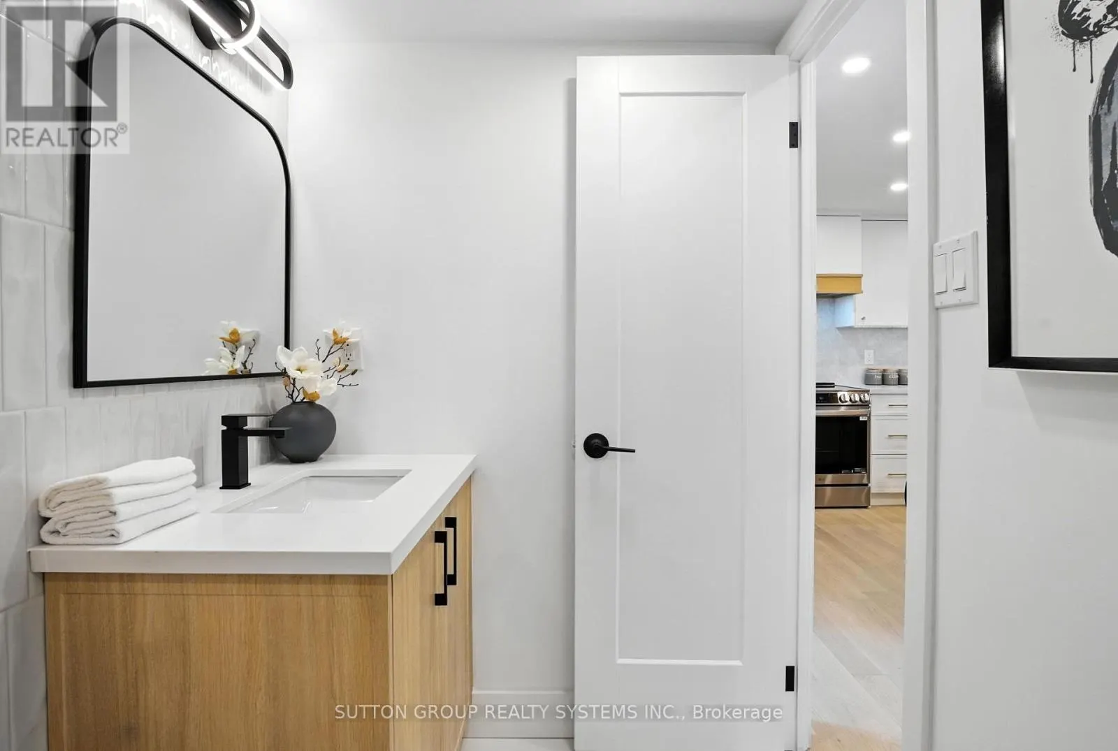 907 - 812 BURNHAMTHORPE ROAD