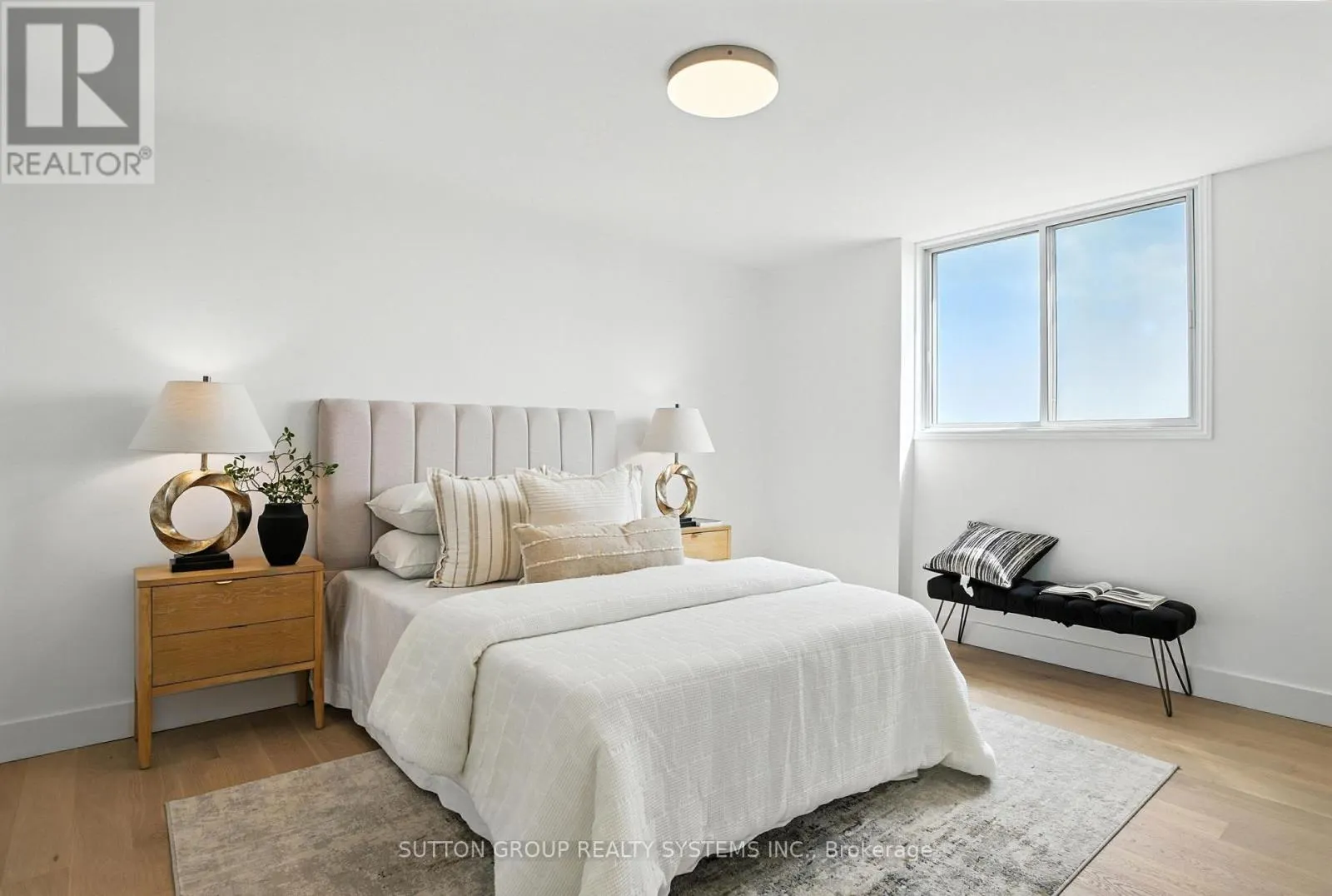 907 - 812 BURNHAMTHORPE ROAD