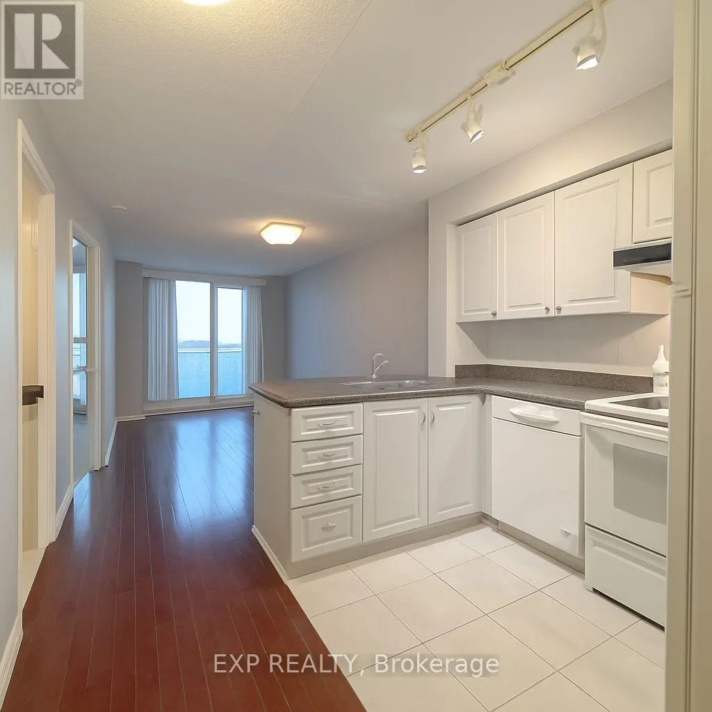 1907 - 33 ELM DRIVE W