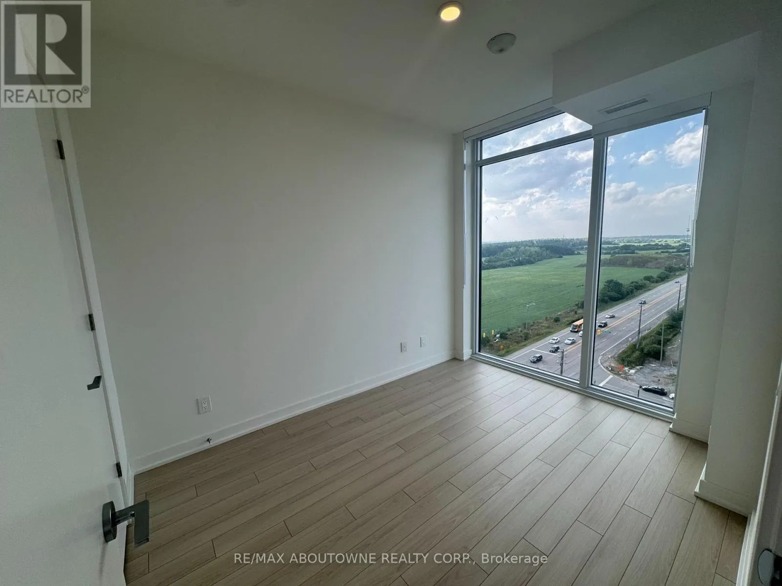 1204 - 3079 TRAFALGAR ROAD
