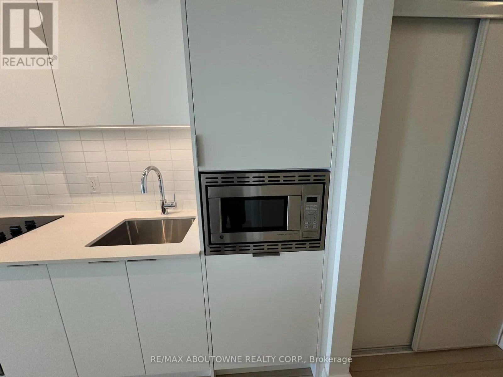 1204 - 3079 TRAFALGAR ROAD