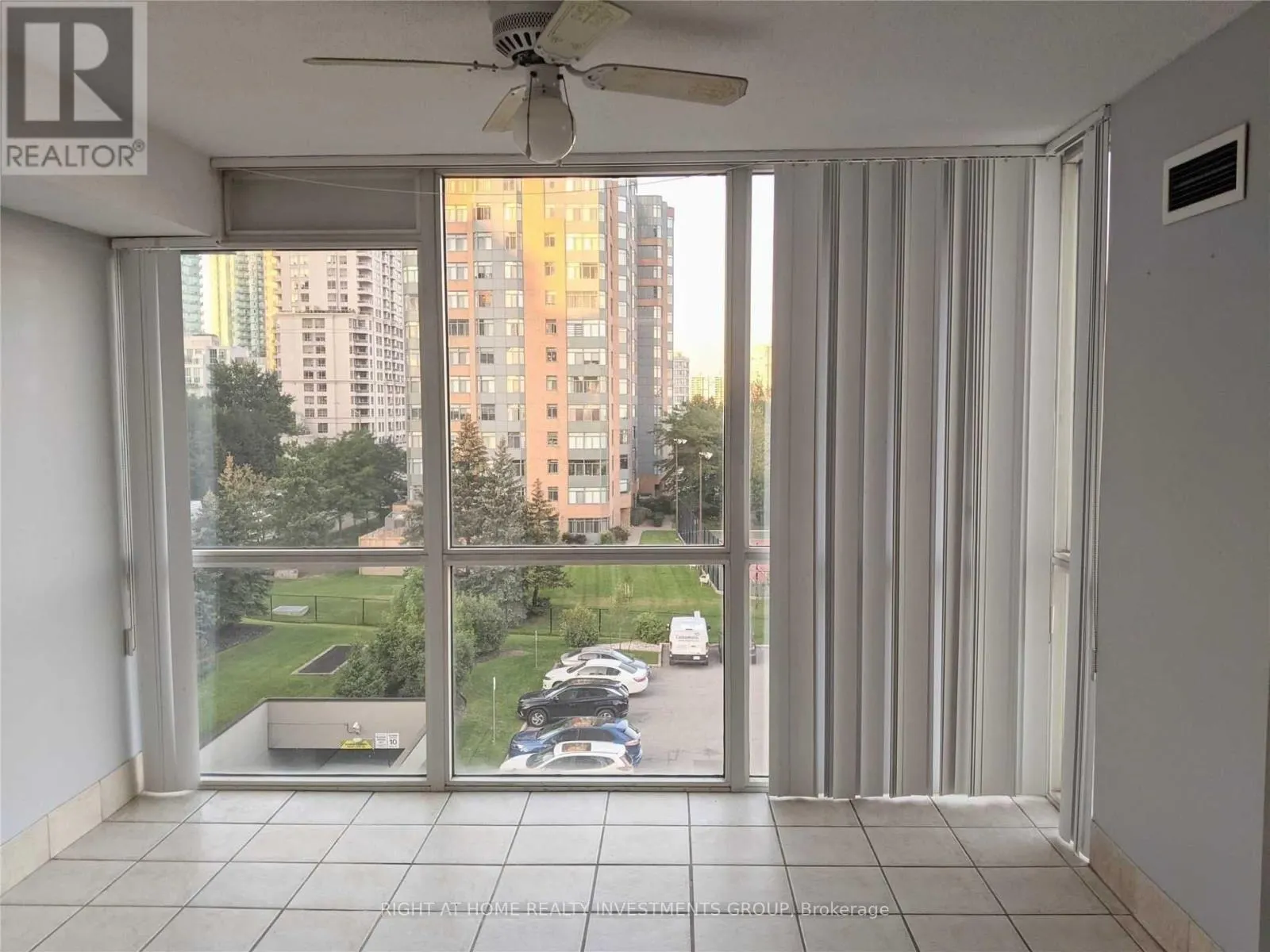 512 - 350 WEBB DRIVE