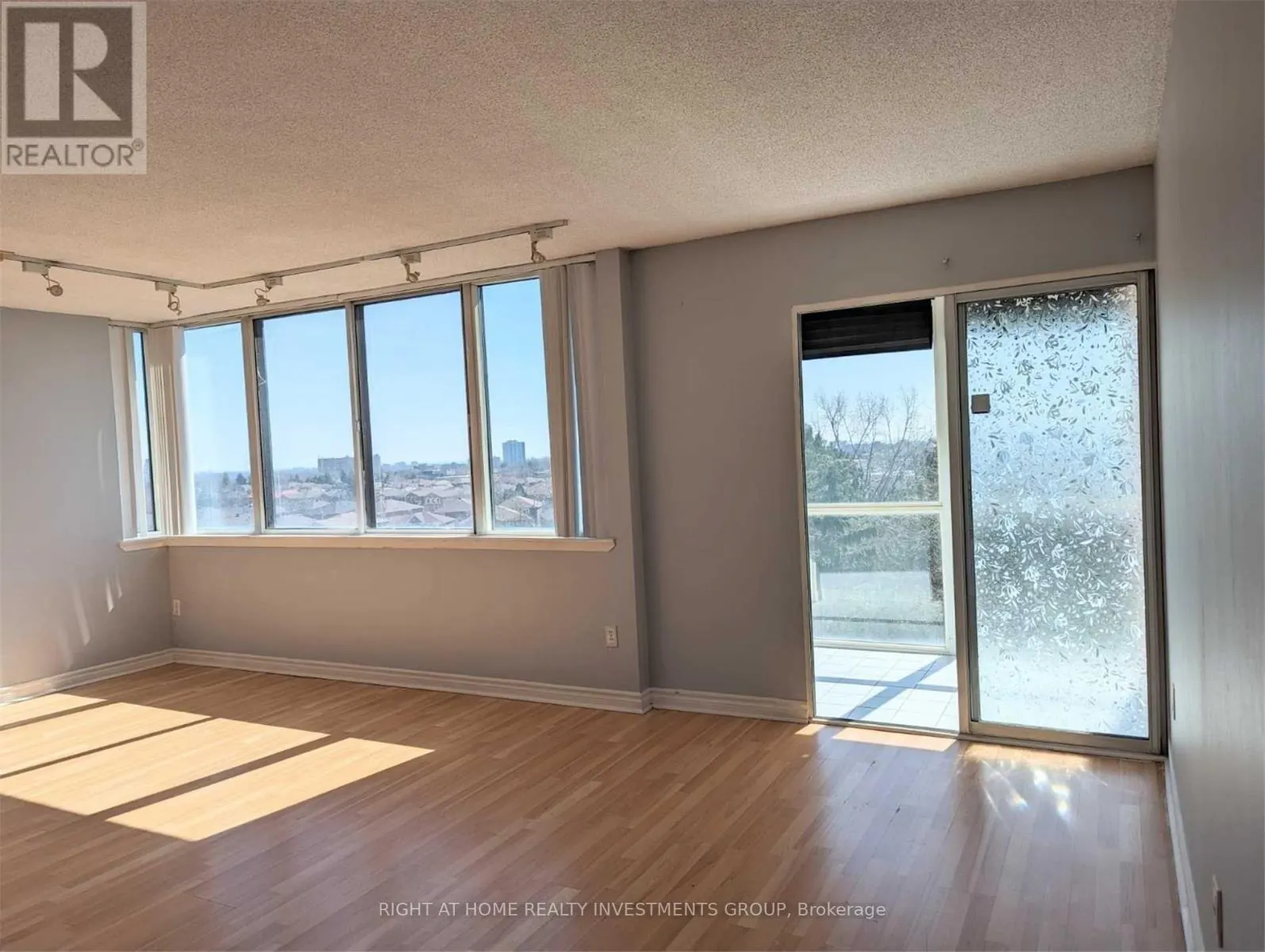 512 - 350 WEBB DRIVE