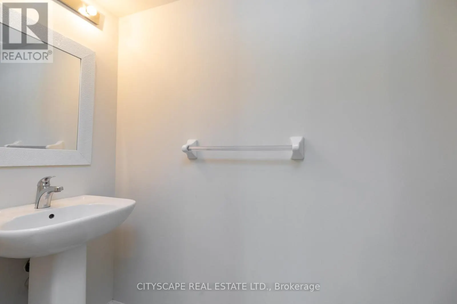 121 - 7 FOUNDRY AVENUE