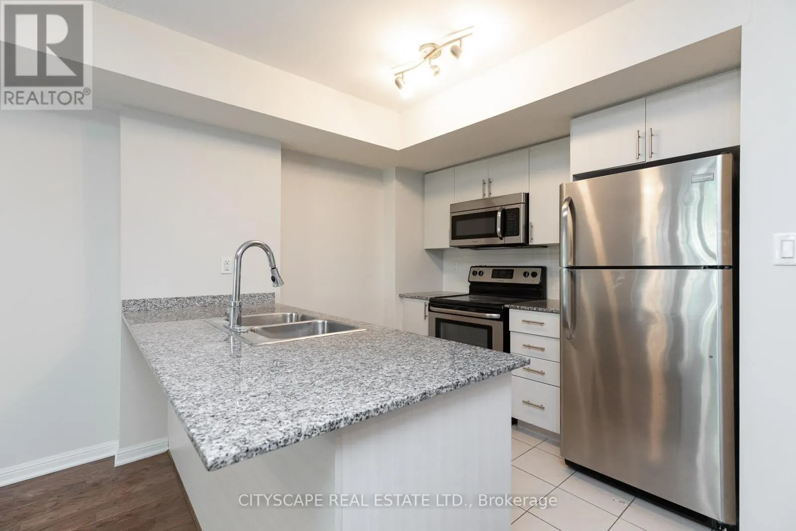 121 - 7 FOUNDRY AVENUE