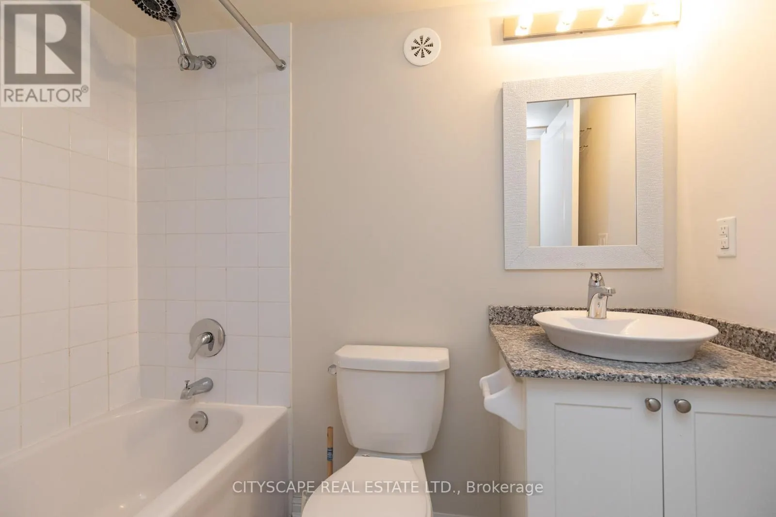 121 - 7 FOUNDRY AVENUE