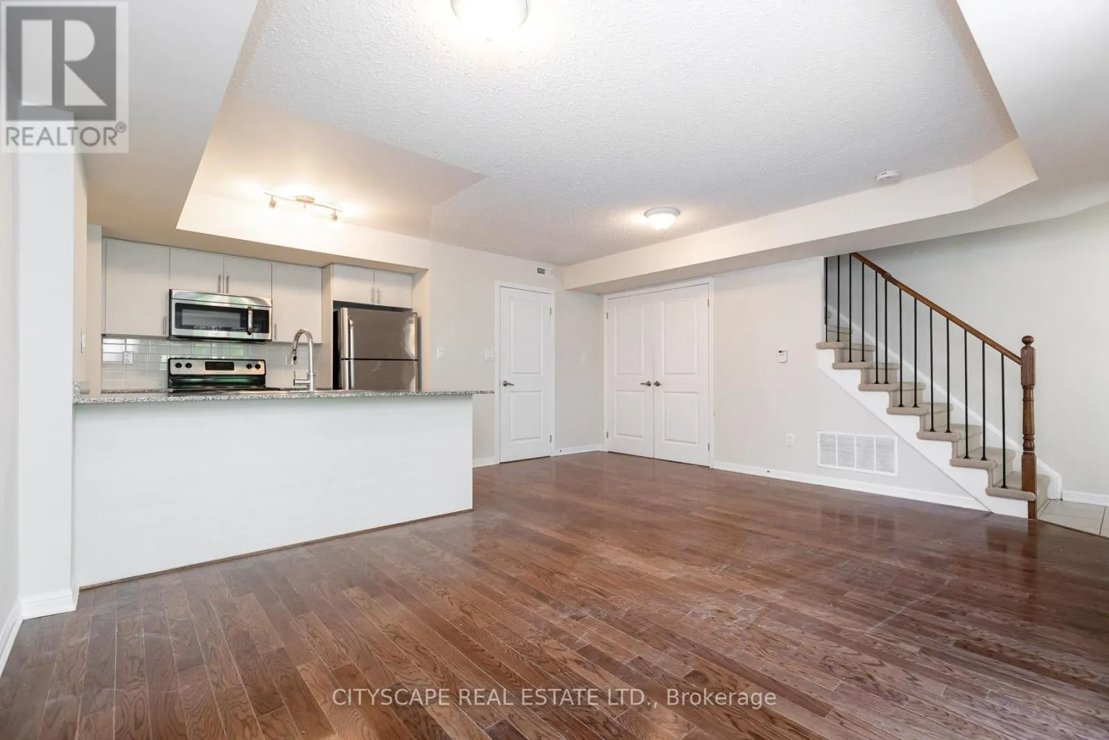 121 - 7 FOUNDRY AVENUE