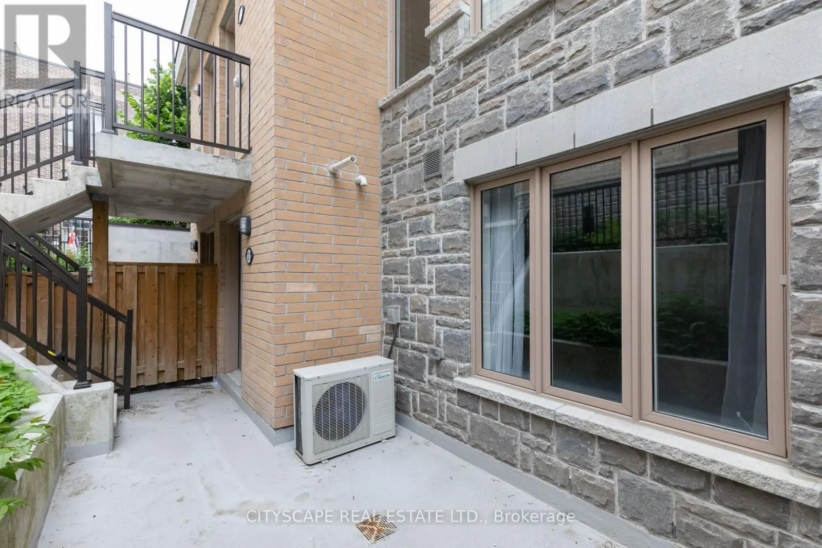 121 - 7 FOUNDRY AVENUE