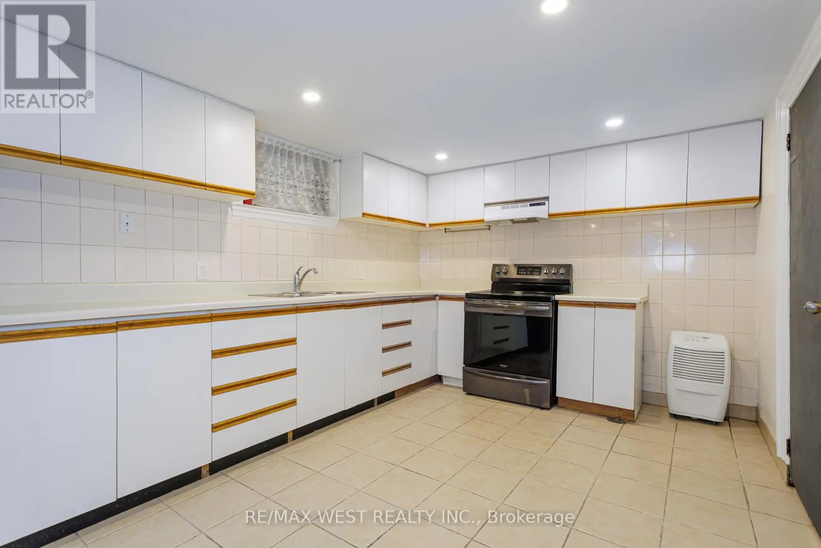 BSMT - 111 GALLEY AVENUE