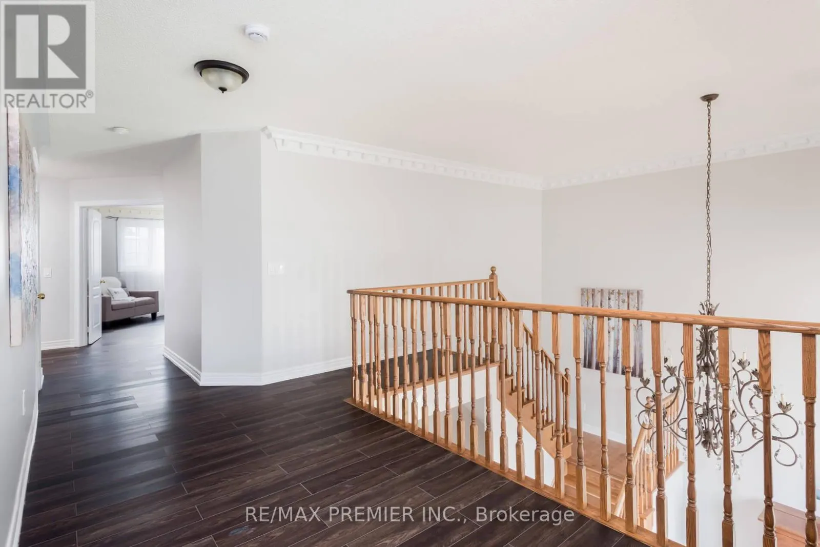 6 DONWOODS COURT