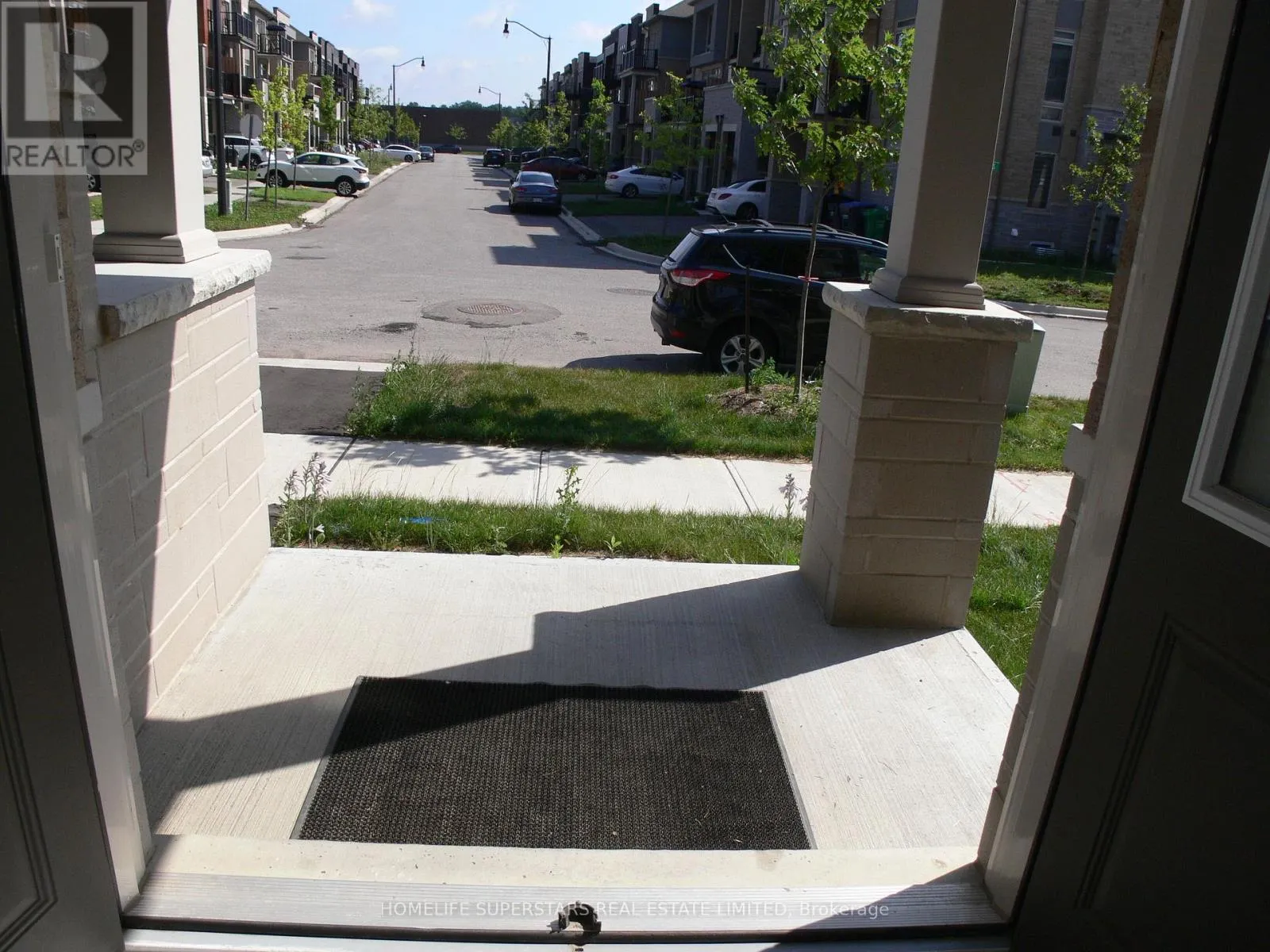 95 DONALD FICHT CRESCENT