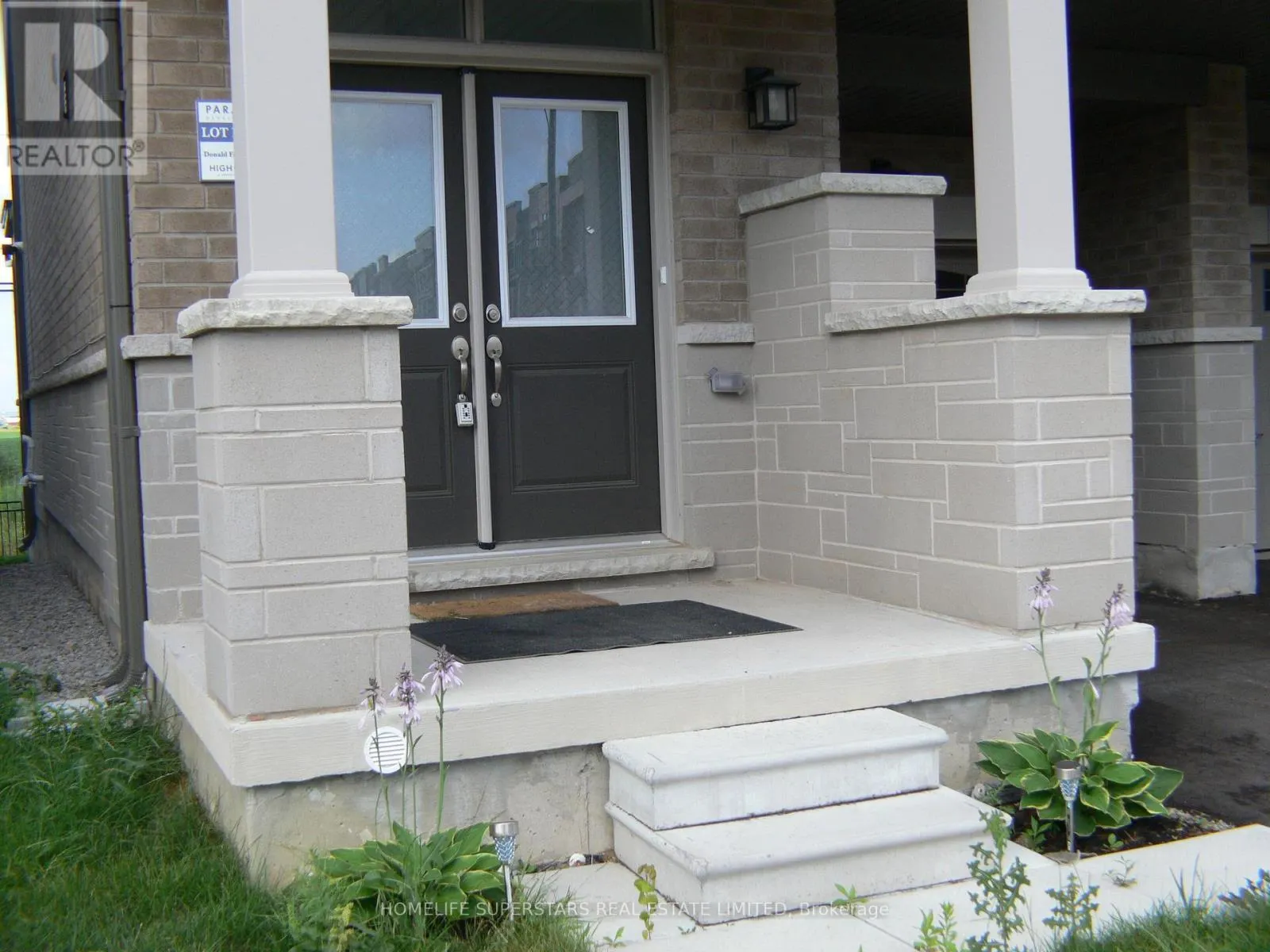 95 DONALD FICHT CRESCENT