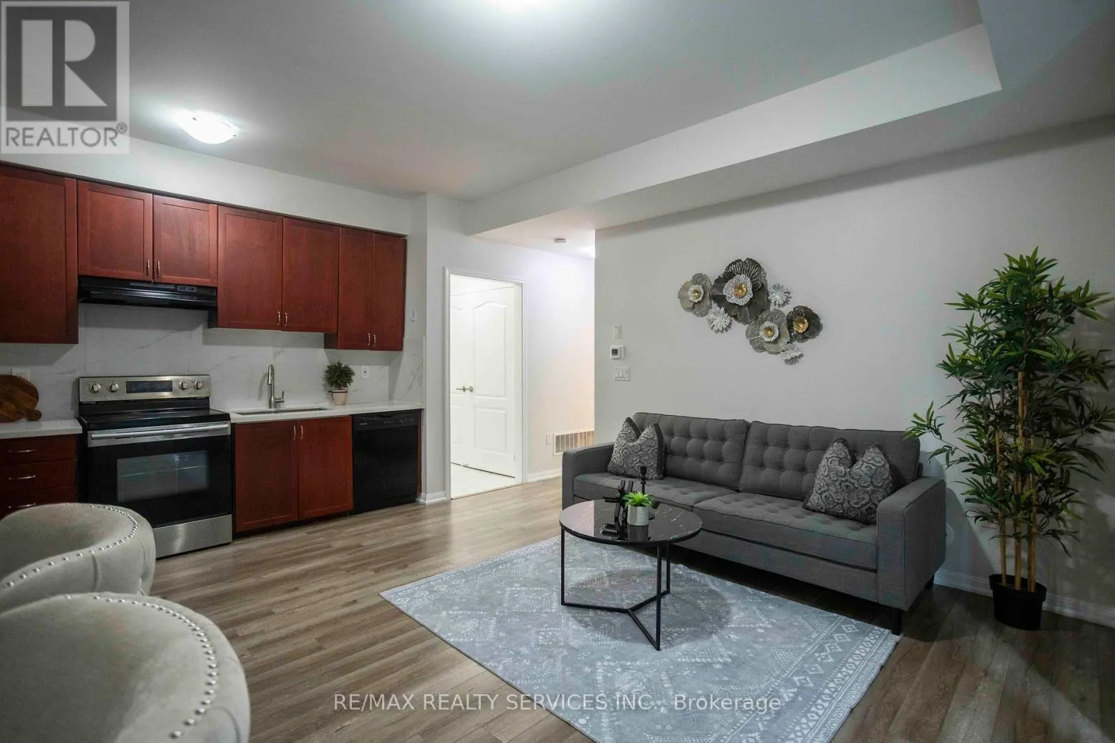 8 - 3100 BOXFORD CRESCENT