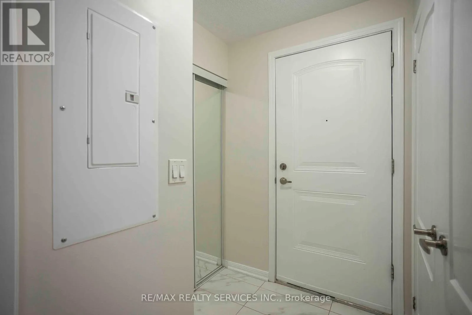 8 - 3100 BOXFORD CRESCENT
