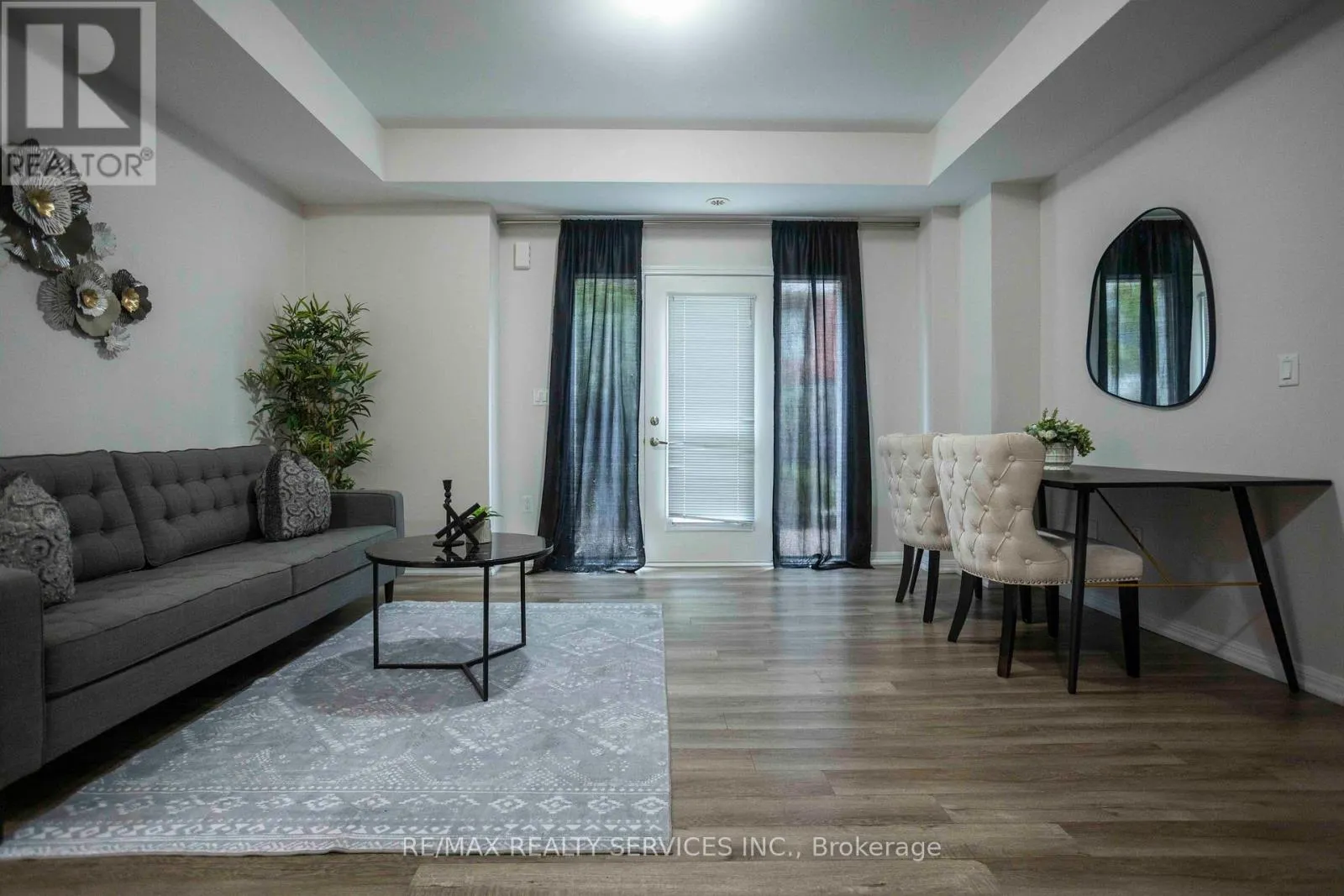 8 - 3100 BOXFORD CRESCENT