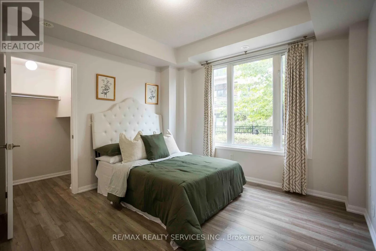8 - 3100 BOXFORD CRESCENT
