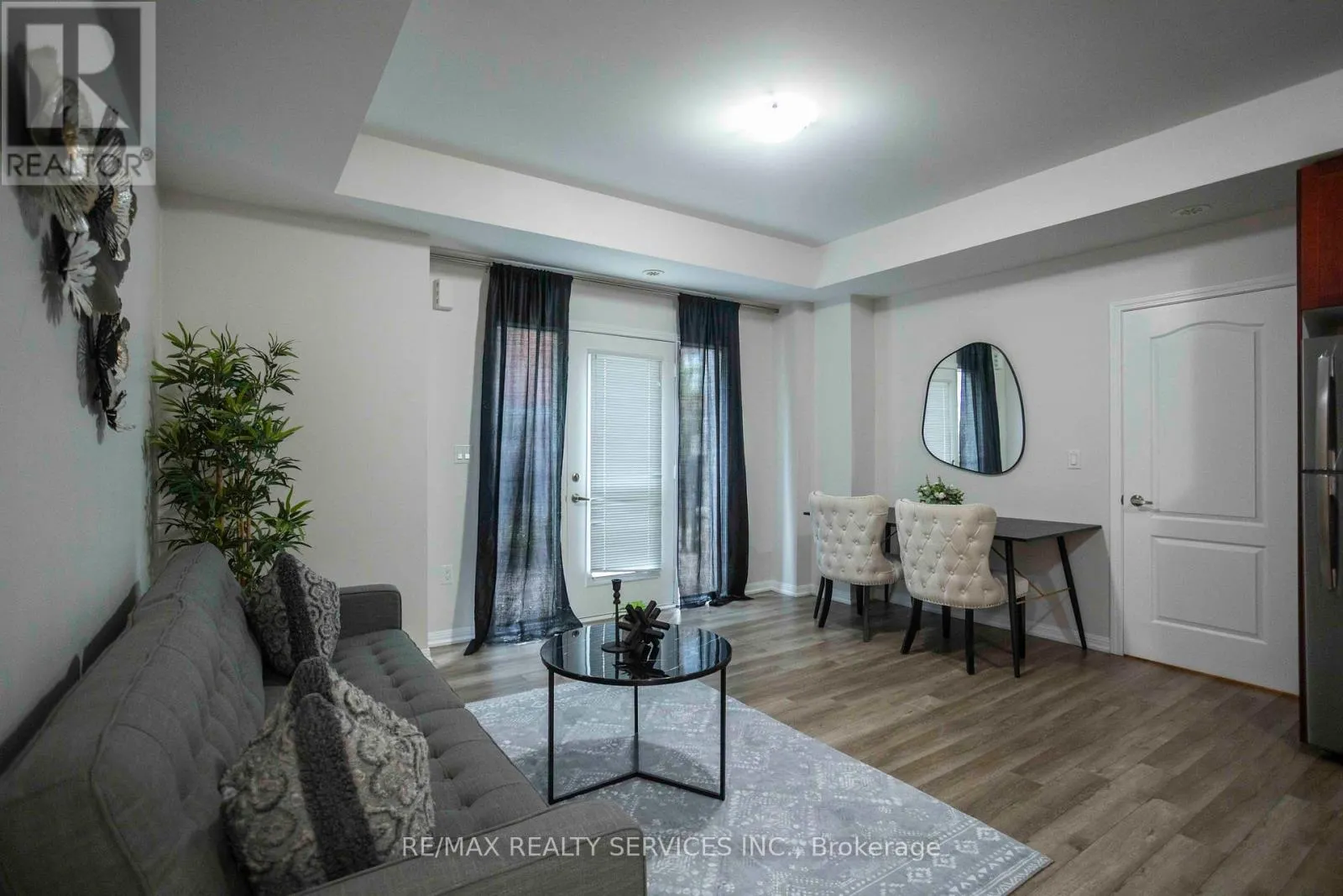 8 - 3100 BOXFORD CRESCENT
