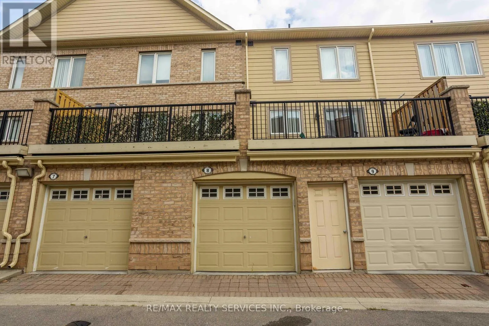 8 - 3100 BOXFORD CRESCENT