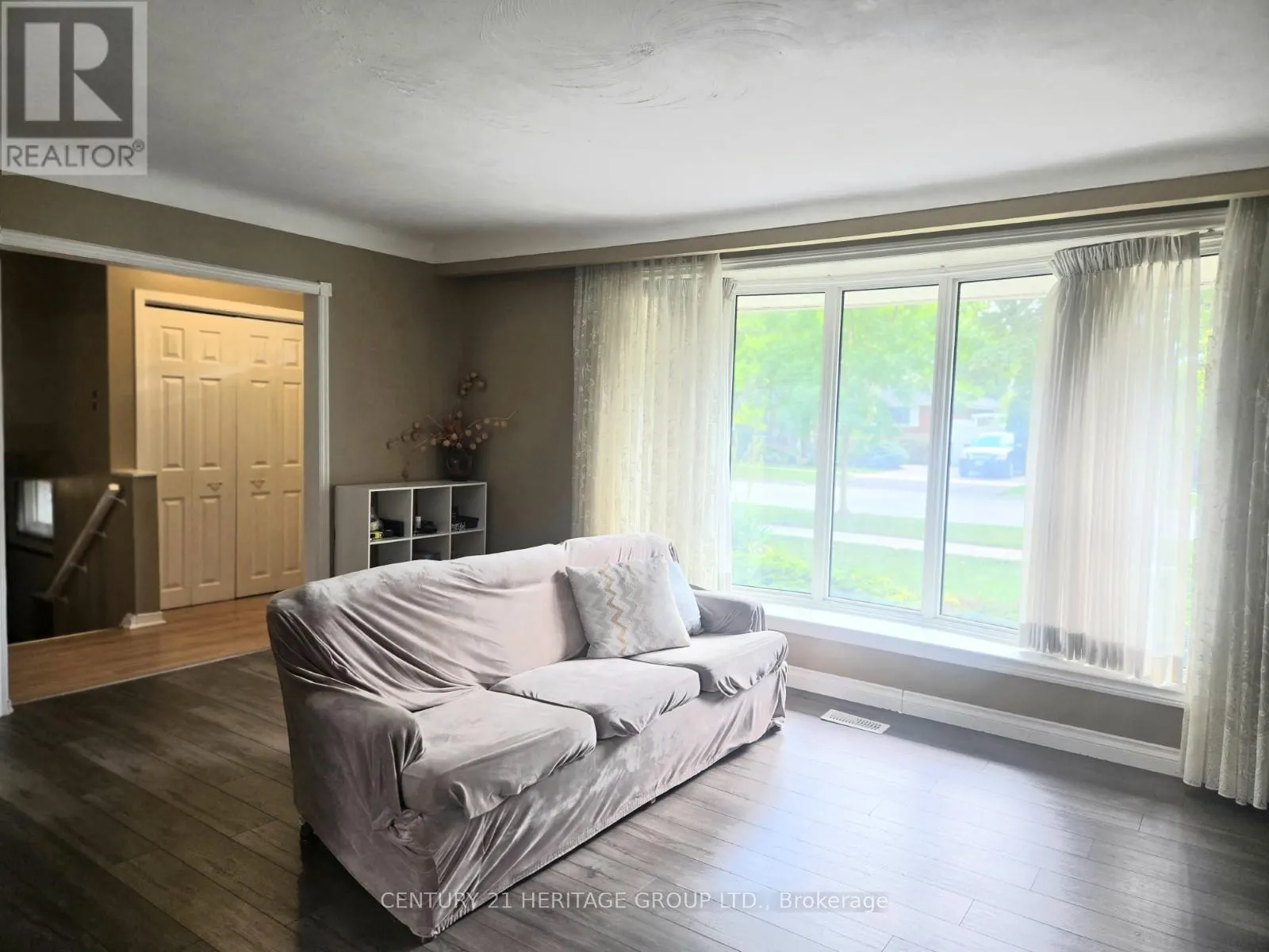 353 COSBURN CRESCENT