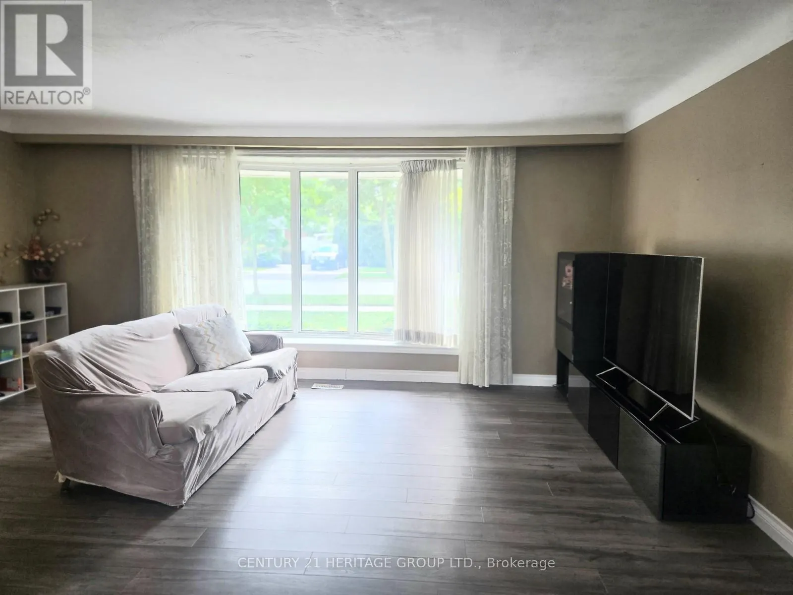 353 COSBURN CRESCENT