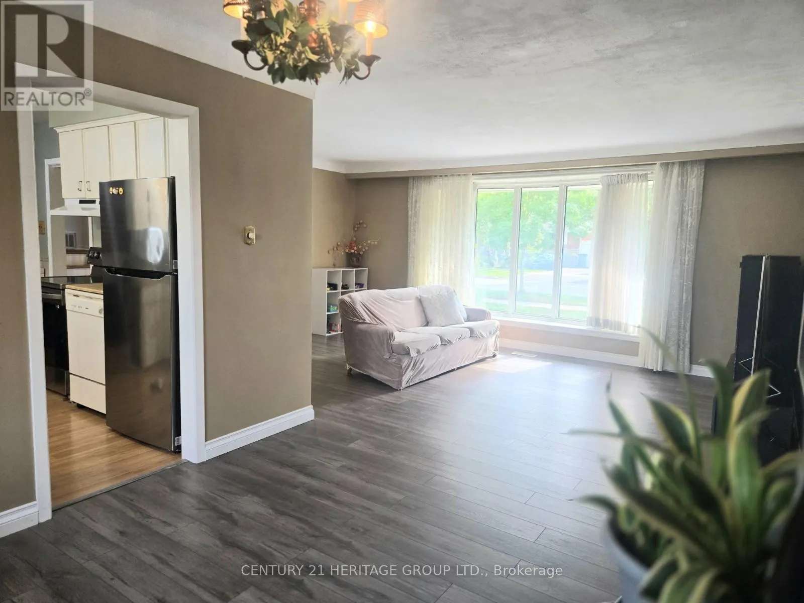 353 COSBURN CRESCENT